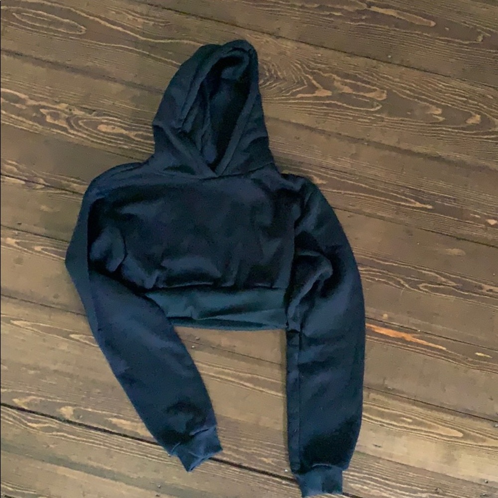 cropped black hoodie🖤